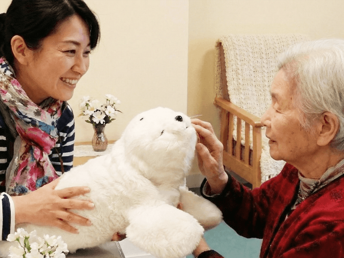 AIで呼びかけに反応し学習