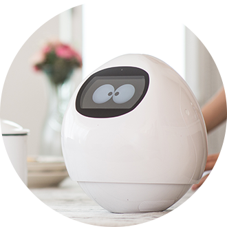 タピアのカメラを通してご家庭の様子を360度見守り可能